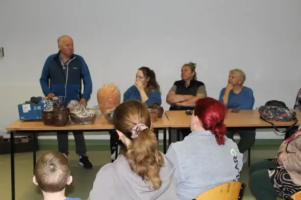 Warsztaty garncarskie w Gminie Ustka – glina połączyła pokolenia