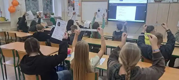 Uczniowie z Potęgowa uczą się krytycznego myślenia w internecie