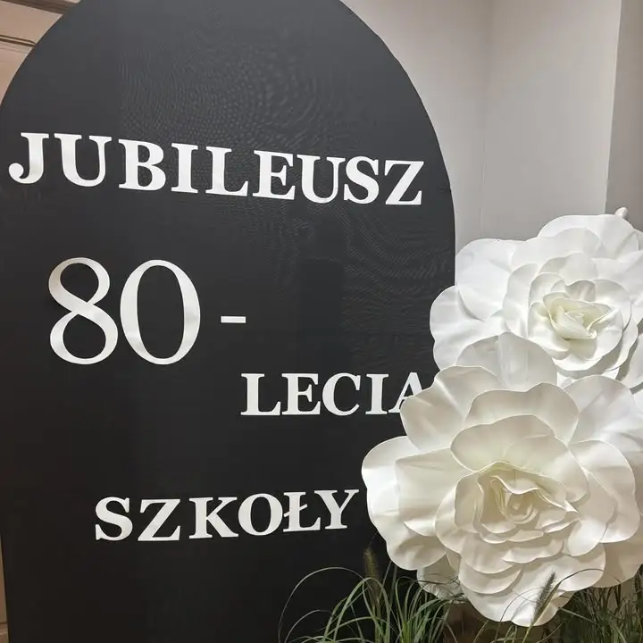 Jubileusz 80-lecia szkoły: cykl wspomnieniowych filmów na Facebooku