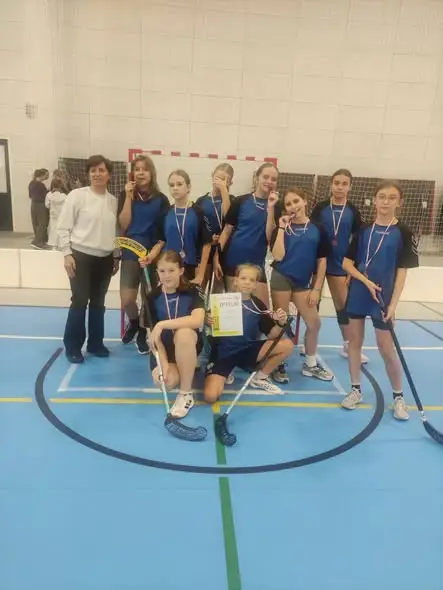 Brązowy medal dla dziewcząt z Główczyc w unihokeju