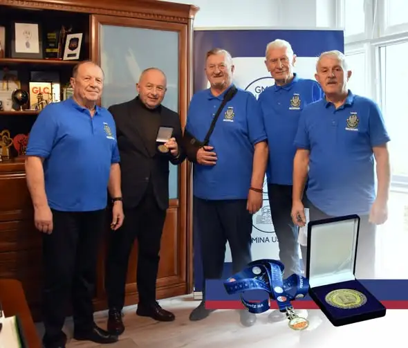 Rezerwiści Marynarki Wojennej uhonorowali wójta Gminy Ustka medalem jubileuszowym