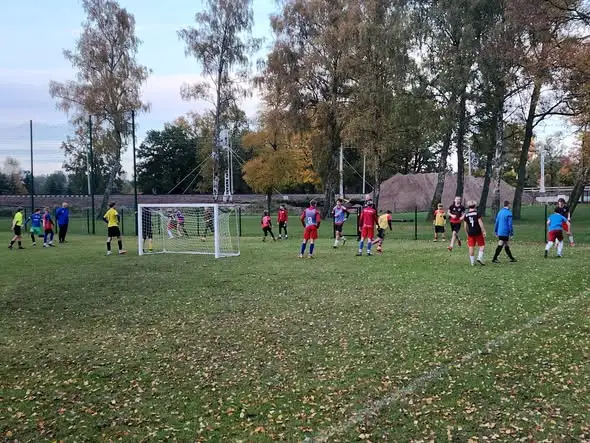 Trening doszkalający w Damnicy przyciągnął młodych piłkarzy z czterech powiatów