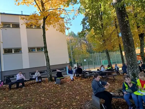 Klasy piąte z wizytą na szlaku megalitów w Łupawie