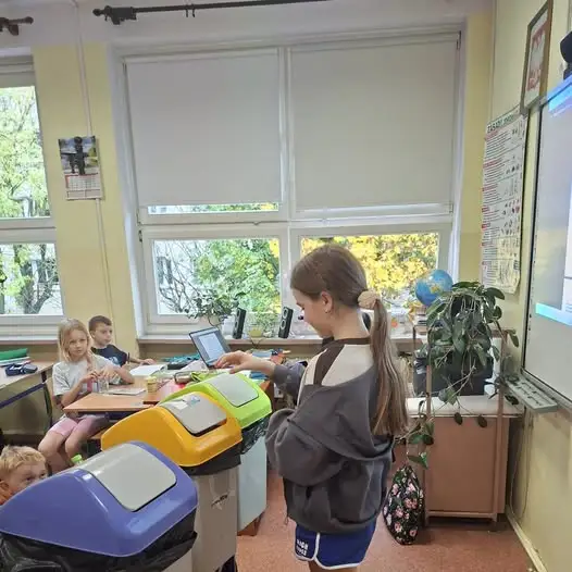 Czwartoklasiści ze Słupska uczą się segregacji w konkursie „Wkręceni w obieg”