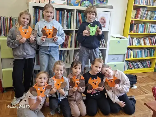 Jesienne sowy z liści – kreatywne warsztaty w bibliotece szkolnej