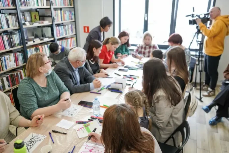 Jesienna Redakcja TV Słupsk gościła w Kobylnicy – kultura, biblioteka i plany gminy